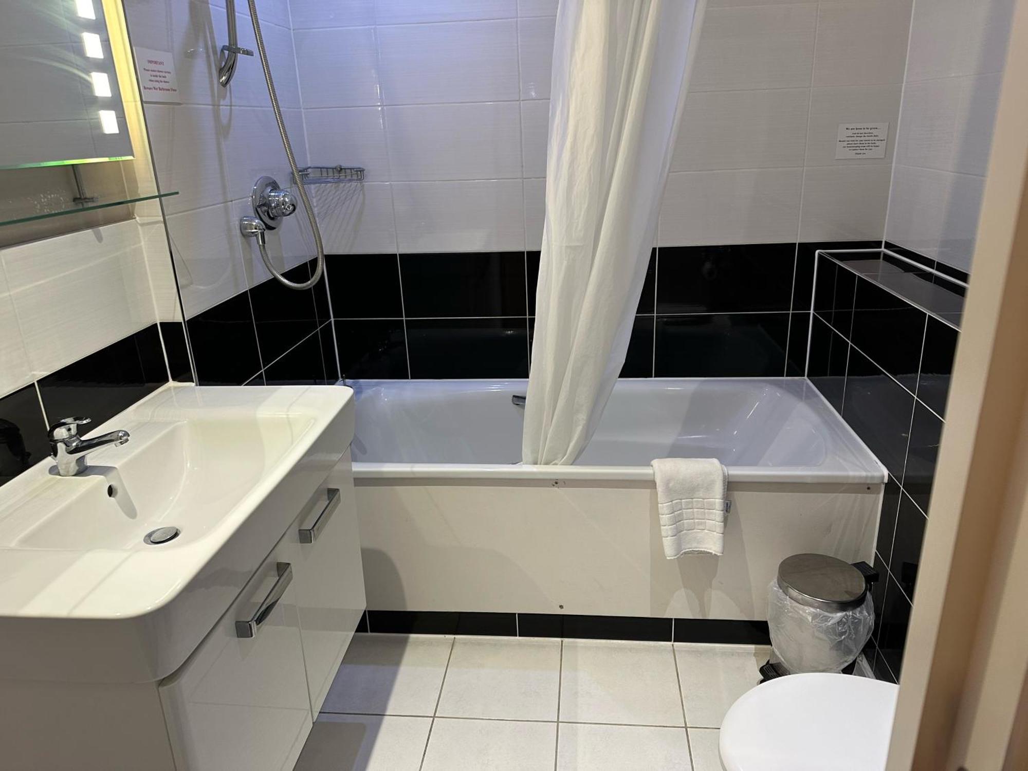 The New Admiralty Hotel Ltd ポートランド エクステリア 写真